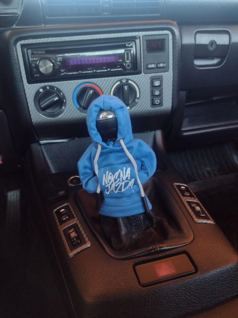 Nocna Jazda Knob Hoodie — niebieska mini bluza na gałce zmiany biegów